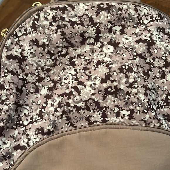 Like NEW Beautiful Backpack - Picture 6 of 11